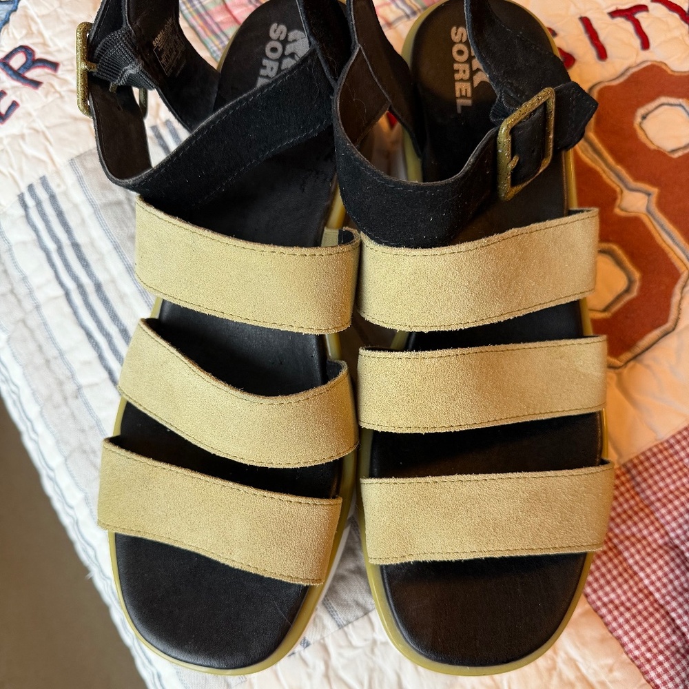 Sorel Green Platform Sandals: size 11, NEVER WORN
